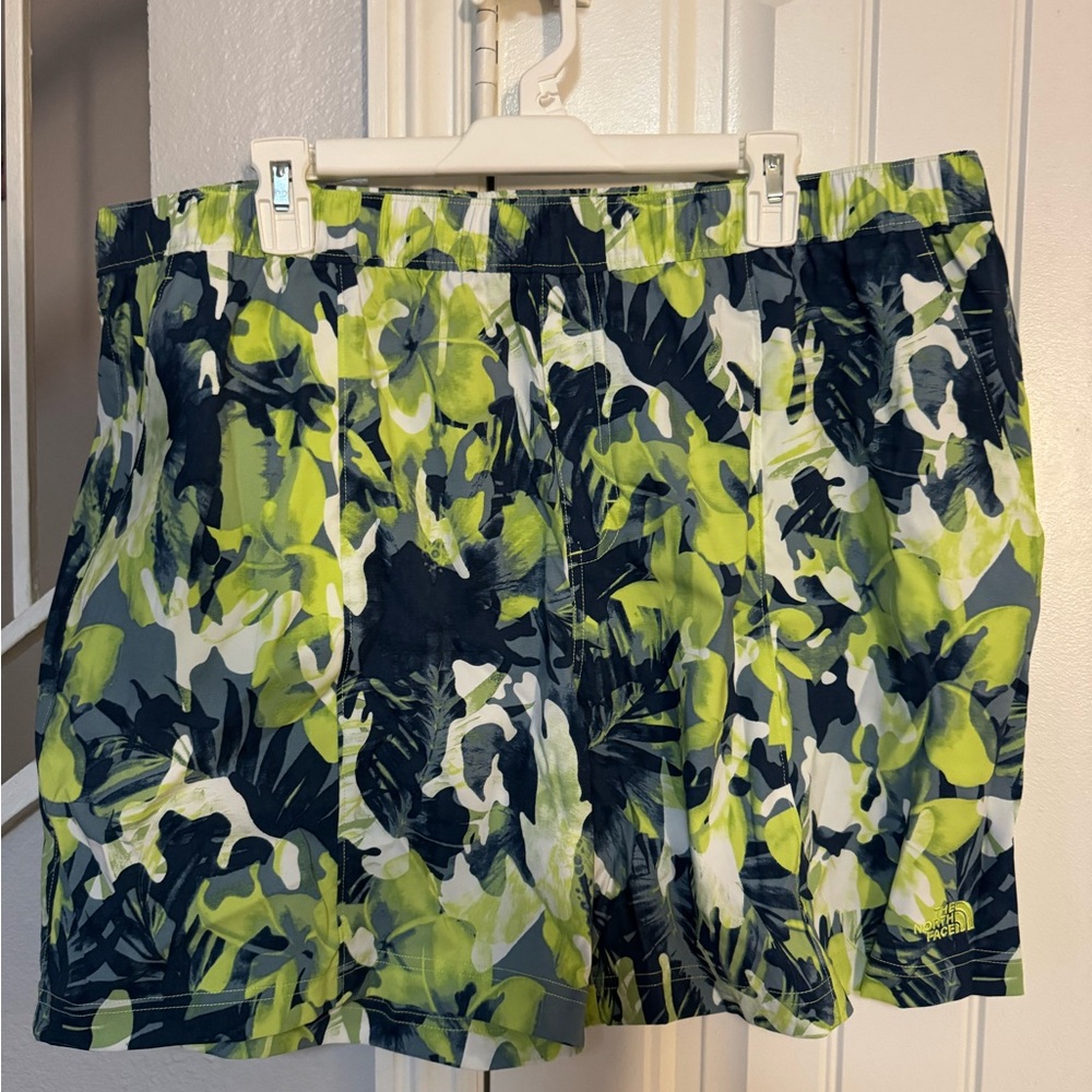 The North Face Men’s XXL Blue and Green Camouflage Print Shorts